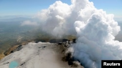 Volcanic smoke rise from Mt. Ontake, which straddles Nagano and Gifu prefectures, central Japan, September 30, 2014.