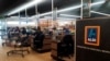 Archivo - Clientes comprando en el supermercado Aldi en Wheaton, Illinois.