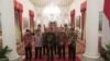 Presiden Jokowi memberikan keterangan pers bersama dengan para pimpinan lembaga negara di Istana Negara, Jakarta, 19 Januari 2016.(Foto: VOA/Andylala).