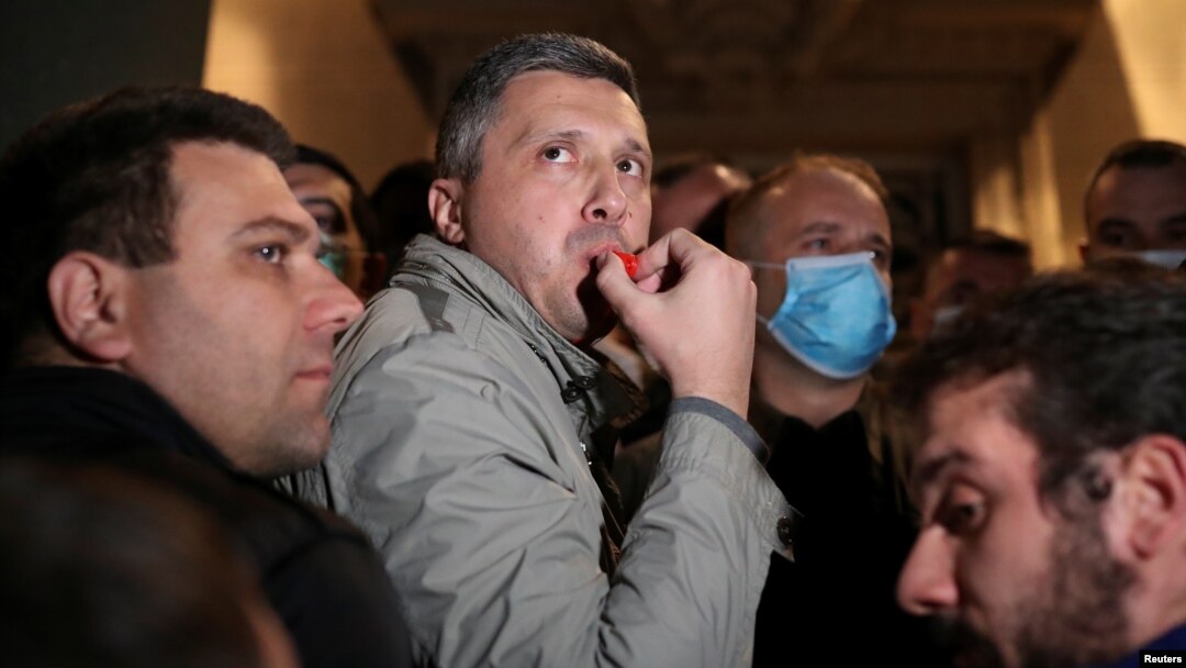 Narodni poslanik i lide Dveri Boško Obradović ispred zgrade predsedništva /.maja 2020. godine, Foto: (ilustracija) REUTERS/Marko Djurica