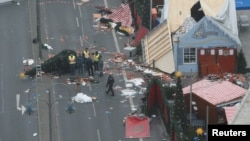 El suceso se produjo el lunes por la noche en el popular mercado navideño ante la iglesia Memorial del Káiser Guillermo.