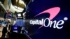El logo de Capital One Financial figura en la sala de la Bolsa de Valores de Nueva York. 30 julio, 2019.