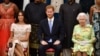 ARHIVA - Britanska kraljica Elizabeta, princ Hari i Megan, vojvotkinja od Saseksa, za vreme prijema za mlade lidere u Bakingemskoj palati, 26. juna 2018.