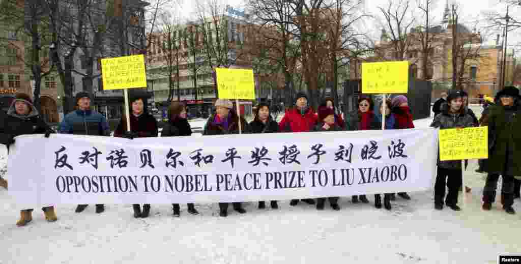 支持中国政府的人在奥斯陆示威,反对刘晓波获得诺贝尔和平奖(2010年12月10日)
