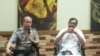 Kadiv Humas Polri Irjen Boy Rafli dan Koordinator KontraS Haris Azhar berbicara di Jakarta Rabu (10/8) tentang dugaan penyuapan pejabat Polri oleh Freddy Budiman. (VOA/Andylala)
