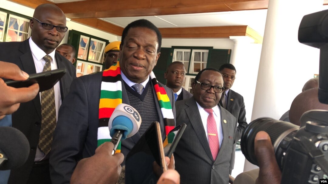 Rais wa Zimbabwe Emmerson Mnangagwa akizungumza na waandishi wa habari mjini Harare, Zimbabwe, July 20, 2018. (S. Mhofu/VOA)