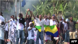Para pendukung oposisi melakukan protes di Libreville, Gabon, Kamis (1/9). 