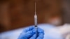 La castración química, explica la médico sexóloga Luz Jaimes, busca disminuir la testosterona en sangre cuando el abusador es varón, para que la hormona no intensifique el impulso sexual y “dispare” las ideas de abuso infantil. 