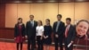美国国会暨行政当局中国委员会主席鲁比奥与中国维权人士家属合照 （美国之音/李逸华）