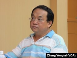 美丽岛电子报专栏作家陈淞山（美国之音张永泰拍摄）