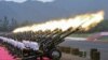 中国武警为纪念二战胜利70年阅兵在北京兵营里进行礼炮实弹训练.(资料照片)