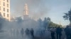 Suzavac u vazduhu dok policija rasteruje demonstrante od crkve Svetog Jovana u parku Lafajet u Vašingtonu, 1. juna 2020. 