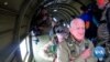 英语视频：97岁老兵在诺曼底登陆纪念仪式开始时在诺曼底上空跳伞