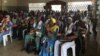 Les militants du RDPC à Mbalmayo, l’un des bastions du parti au pouvoir, au Cameroun, le 16 avril 2018. (VOA/Emmanuel Jules Ntap)