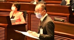 香港政制及内地事务局局长曾国卫4月14日在立法会大会动议二读选举制度修订草案 (美国之音/汤惠芸)
