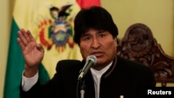 Evo Morales fue ignorado por la diputada opositora Norma Piérola durante la entrega de credenciales a las autoridades electas.