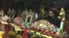 Anggota kelompok gamelan jegog Artha Negara di Santa Cruz, California menujukkan kebolehan mereka.