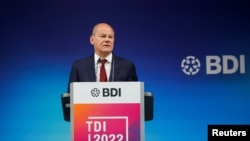 អធិការបតី​អាល្លឺម៉ង់ Olaf Scholz ថ្លែង​អំឡុង​កិច្ច​ប្រជុំសហព័ន្ធ​នៃ​ឧស្សាហកម្ម​អាល្លឺម៉ង់ក្នុង​ទីក្រុងបែរឡាំង​ប្រទេស​អាល្លឺម៉ង់កាលពីថ្ងៃទី​២១ មិថុនា ឆ្នាំ២០២២។REUTERS/Michele Tantussi
