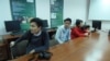 俄罗斯希望吸引更多越南留学生。在西伯利亚托木斯克一所大学中的越南留学生。