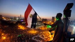 تجمع اعتراضی مخالفان محمد مرسی در میدان تحریر قاهره، جمعه، ۲۸ ژوئن ۲۰۱۳
