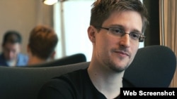 Le lanceurs d'alerte Edward Snowden, extrait du documentaire 