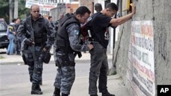Nigerianos Comandam o Tráfico de Drogas Dentro do Brasil