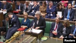 英国首相特蕾莎·梅在英国伦敦市中心的下议院谈论脱欧协议。（2018年11月15日）
