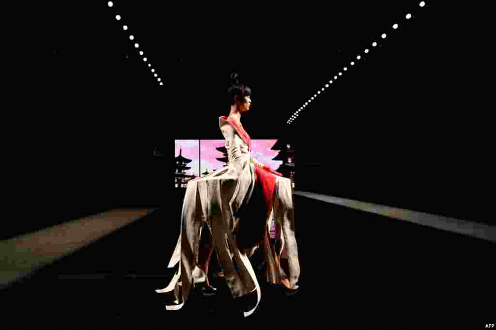 A model presents a creation of Spanish designer Andres Sarda&#39;s Spring/Summer 2022 collection during the Mercedes Benz Fashion Week in Madrid, Spain.