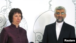 سعید جلیلی مذاکره کننده اتمی ایران و کاترین اشتون نماینده شش قدرت جهانی ،دیدارهای دوجانبه ای نیز داشتند 