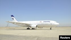  هواپبمای باربری ایران در باند فروگاه بغداد