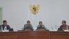 Presiden Joko Widodo didampingi Wakil Presiden Jusuf Kalla, Menkopolhukam Luhut Panjaitan (kiri) dan Sekretaris Kabinet Pramono Anung (kanan) di Kantor Preisen jakarta (21/3). (Foto: Biro Pers Kepresidenan)