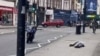 Seorang pria yang ditembak polisi setelah melakukan penikaman tergeletak di Streatham, selatan London, Inggrid, 2 Februari 2020.