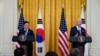 Presiden AS Joe Biden dan Presiden Korea Selatan dalam konferensi pers bersama di Gedung Putih, Washington, Jumat, 21 Mei 2021. (Foto: AP Photo/Alex Brandon)