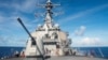 資料照：美國伯克級導彈驅逐艦和P-8海神反潛偵察機（天空右上方）