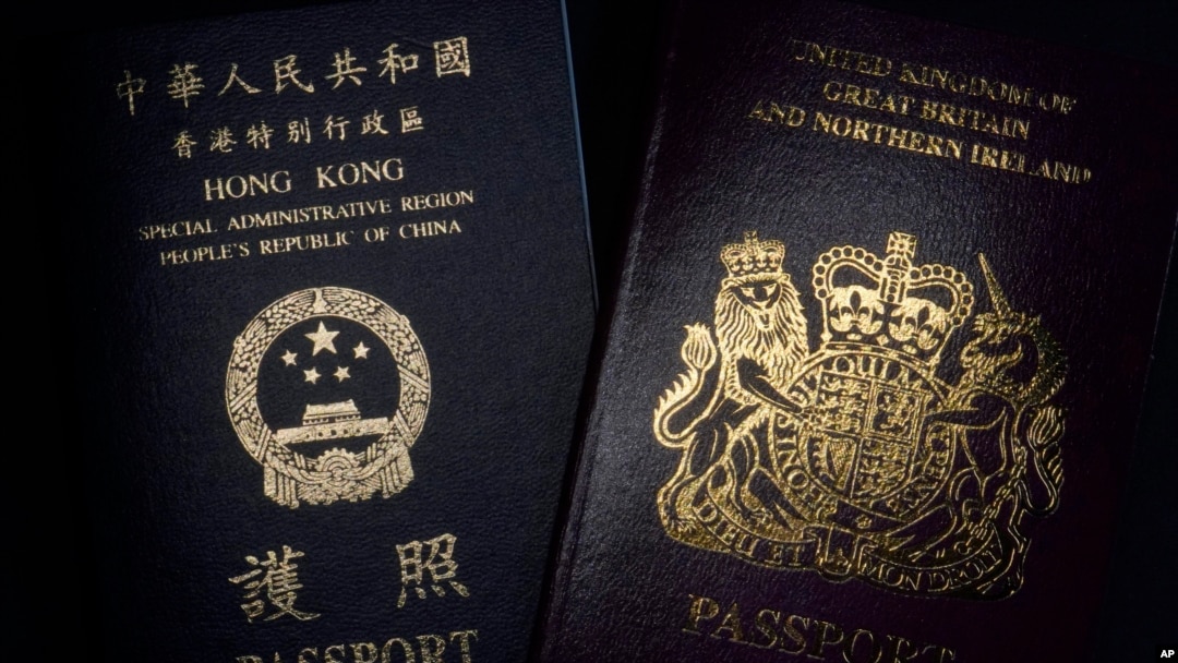 大部分香港人目前持有的香港特區護照和英國國民海外護照