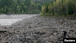 Banjir melanda kota Krasnoyarsk di Siberia, Rusia, akhir Mei 2013. 