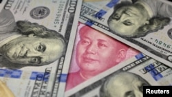 Archivo - El dólar estadounidense se fortalece ante importante canasta de monedas.