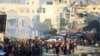Falasdinawa suna tserewa bayan wani harin da Isra’ila ta sake kai wa Gaza