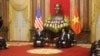 美国国防部长马蒂斯在河内国家主席官邸跟已故前越南国家主席陈大光会谈。（2018年1月25日） 