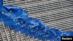Përpara selisë së Komisionit Evropian në Bruksel