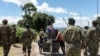 Bayi mampinga ma Uganda (UPDF) bazali kosala bokengi esika batomboki ba M23 balongwaki na Bunagana, Nord-Kivu, RDC, 9 sanza ya minei 2023. (Reuters)