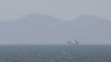 지난 2009년 3월 한국 서해 연평도에서 바라본 북방한계선 주변에 북한 어선이 떠 있다. (자료사진)