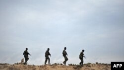 Сомалийские силы безопасности патрулируют территорию Пунтленда на северо-востоке Сомали в поисках групп боевиков ИГ (архивное фото)