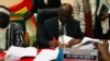 L’ancien président Jean-Baptiste Ouédraogo à la dédicace de son livre, Ouagadougou, le 10 février 2020. (VOA/Lamine Traoré)