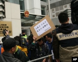 香港民众一年来每周日到中联办外声援茉莉花运动