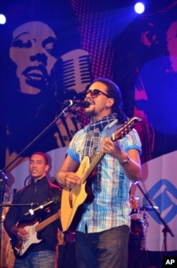 Kizua Gorjel em palco, no 3º Festival de Jazz de Luanda, 2011
