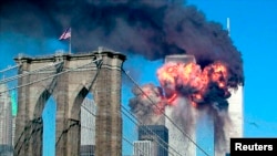 World Trade Centre, New York, le 11 septembre 2001. (REUTERS/Sara K. Schwittek)
