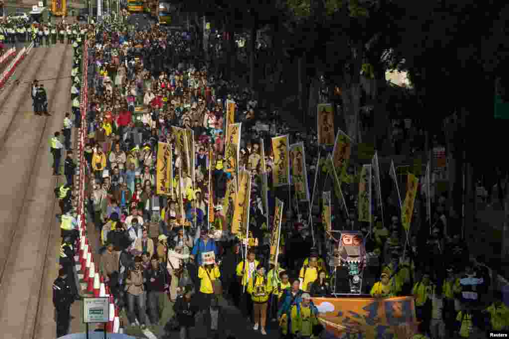 Thousands of pro-democracy protesters march in the streets to demand universal suffrage and urge Hong Kong's Chief Executive Leung Chun-ying to step down, Hong Kong, Jan. 1, 2014.