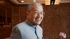 Malaysia's Mahathir Mulls Risks, Rewards of Postponed Power Transfer 