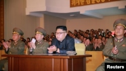 朝鲜领导人金正恩在朝鲜人民军战略力量指挥部(2017年8月15日)
